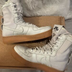 Nike Air Force 1 High Top Sneakers White Gum Sole Women’s Size 7.5 EUC